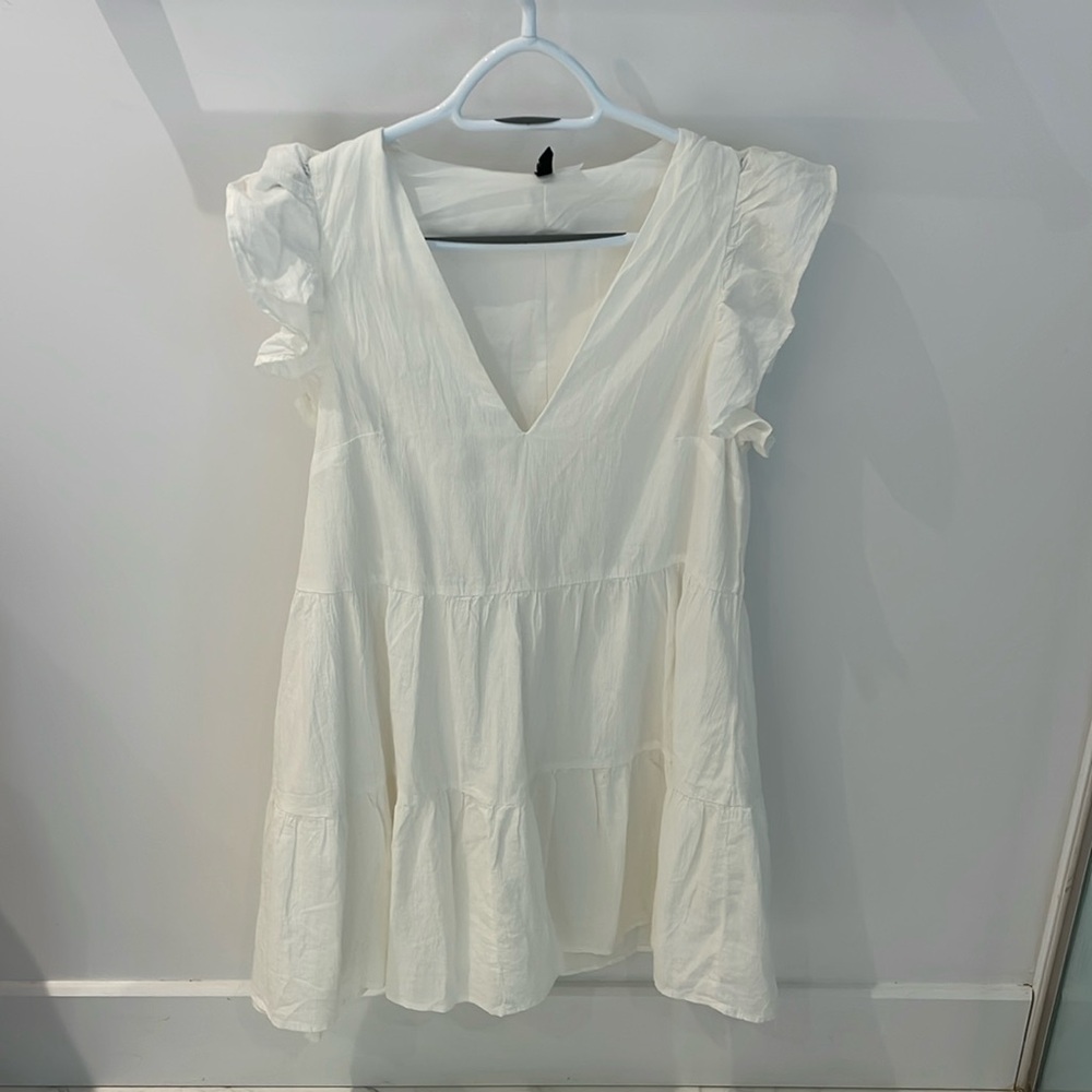 White H&M flutter sleeve dress 🤍